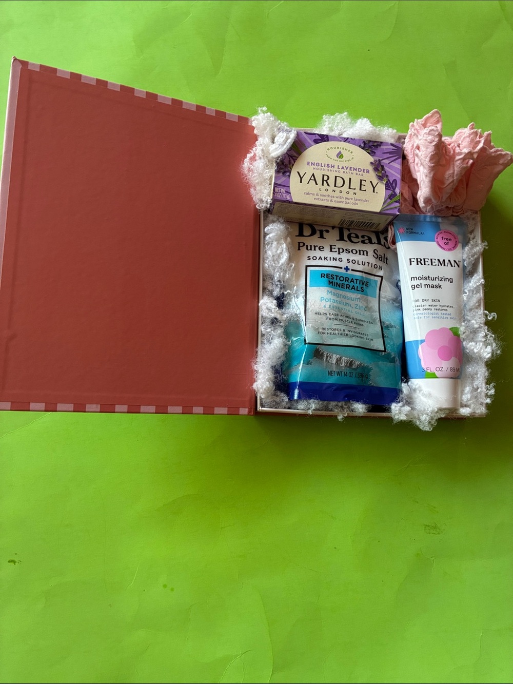 Simple Pleasures Self-Care Gift Box #2 (4 items) - Picture 2 of 10
